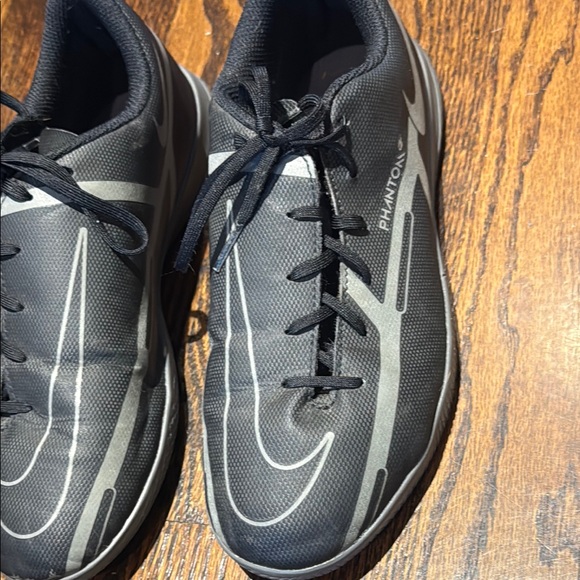 Nike Phantom Jr GT club INDOOR SOCCER SNEAKERS. Youth size 6 - Picture 16 of 16